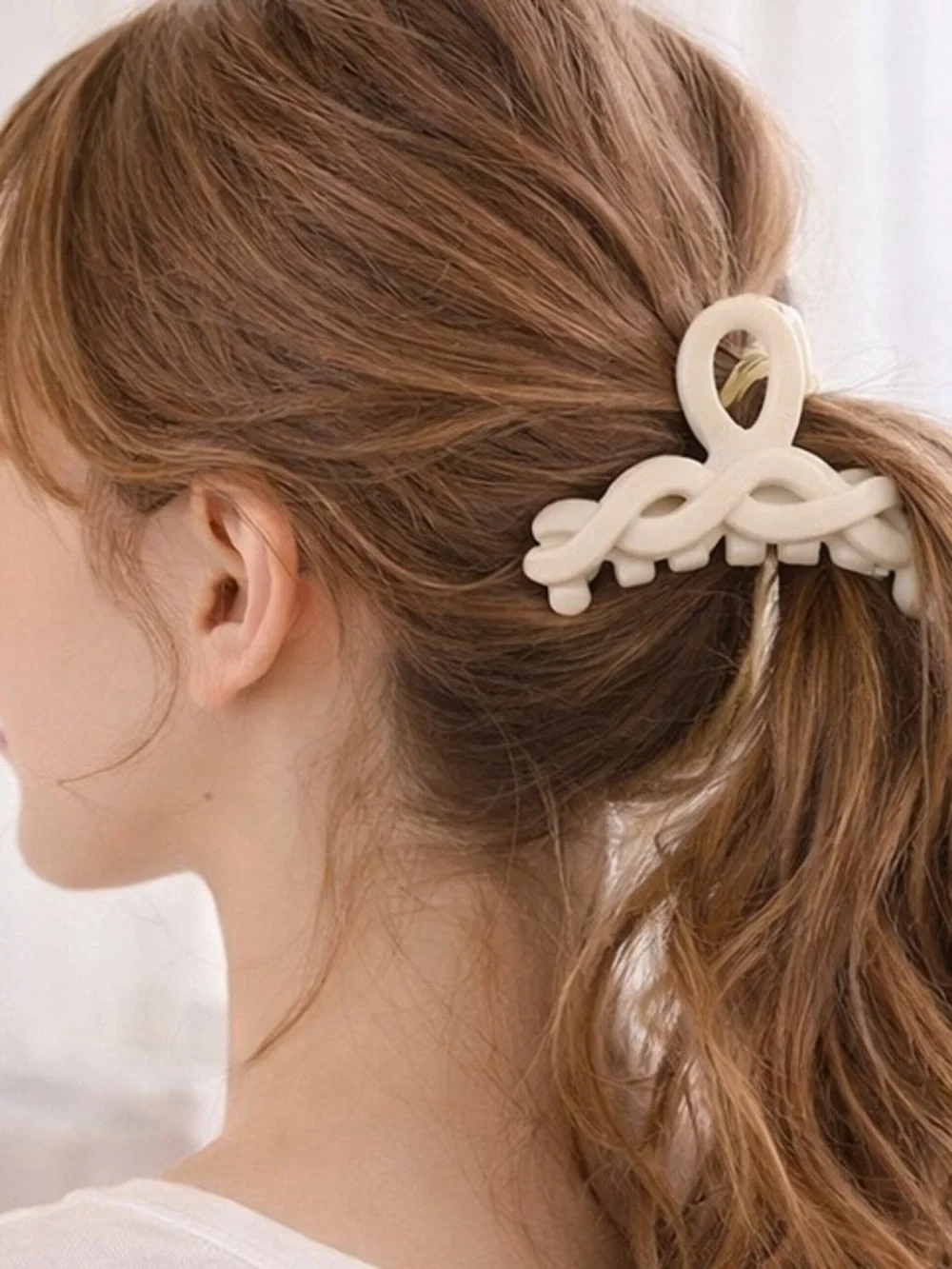 Francesca's Collections Beige Claw Clip - Picture 1 of 4
